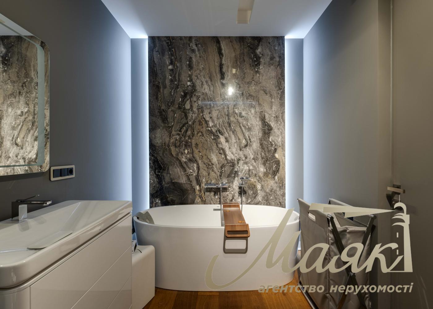 Продажа видовой однокомнатной квартиры,92 м2 в ЖК Бульвар Фонтанов Саперное Поле Печерск