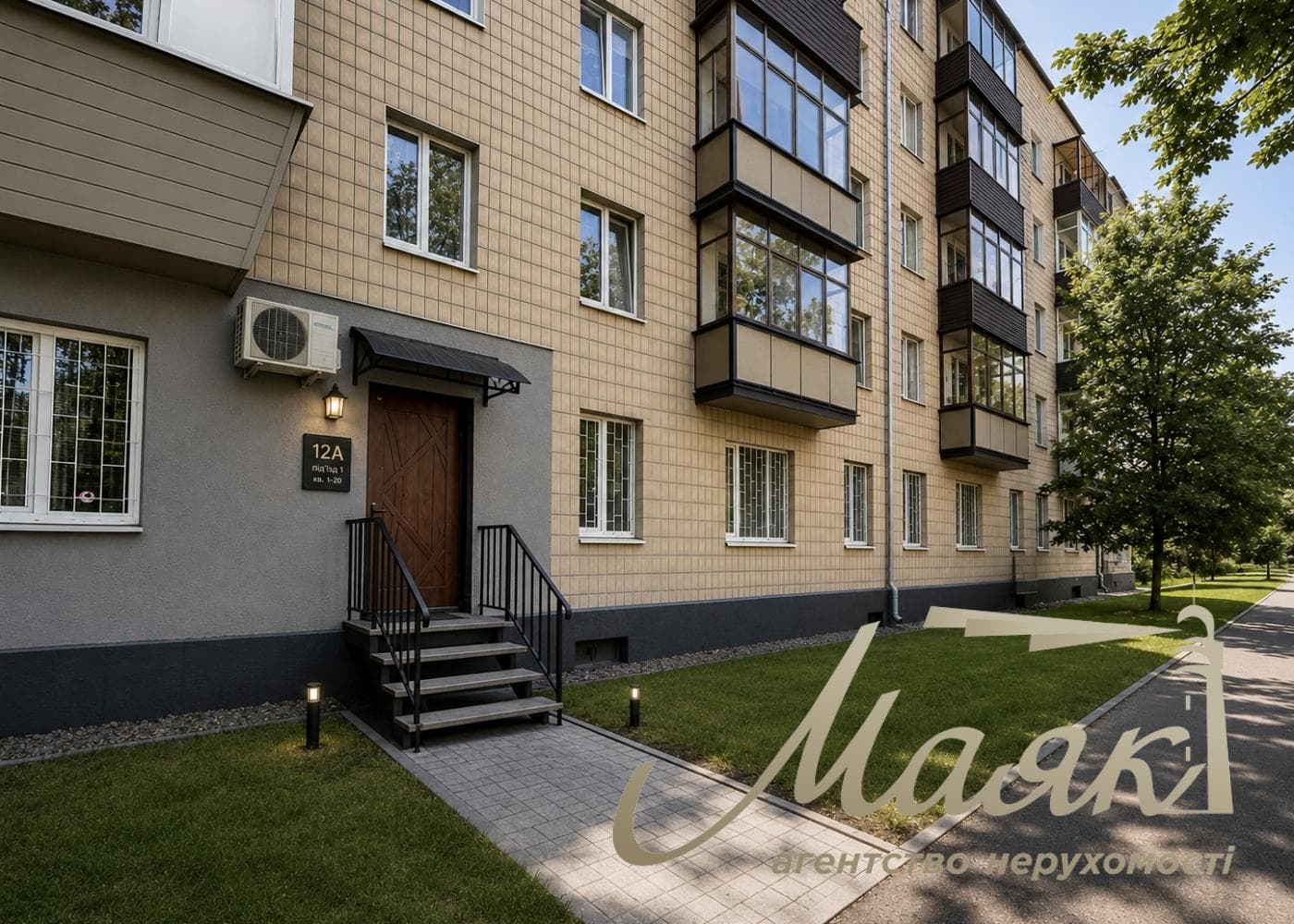 Продаж фасадного комерційного приміщення 89м2 у прохідному та перспективному місці - поворот на ЖК "Комфорт Таун".