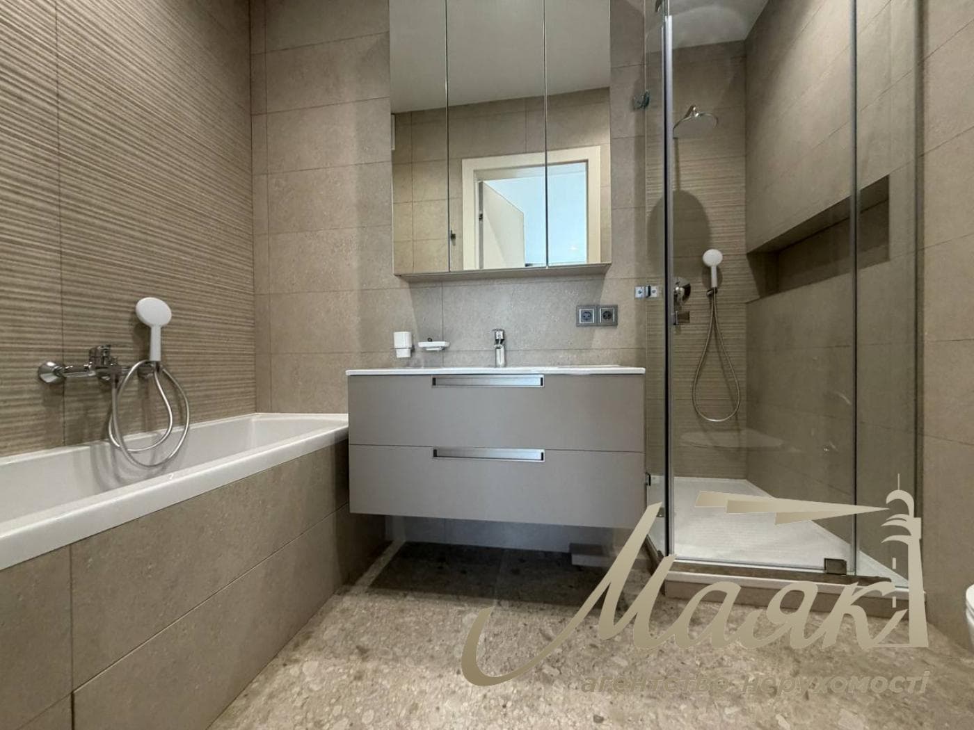 4-room apartment for rent in the Atlantic Residences complex, 118 Antonovycha St., Downtown.