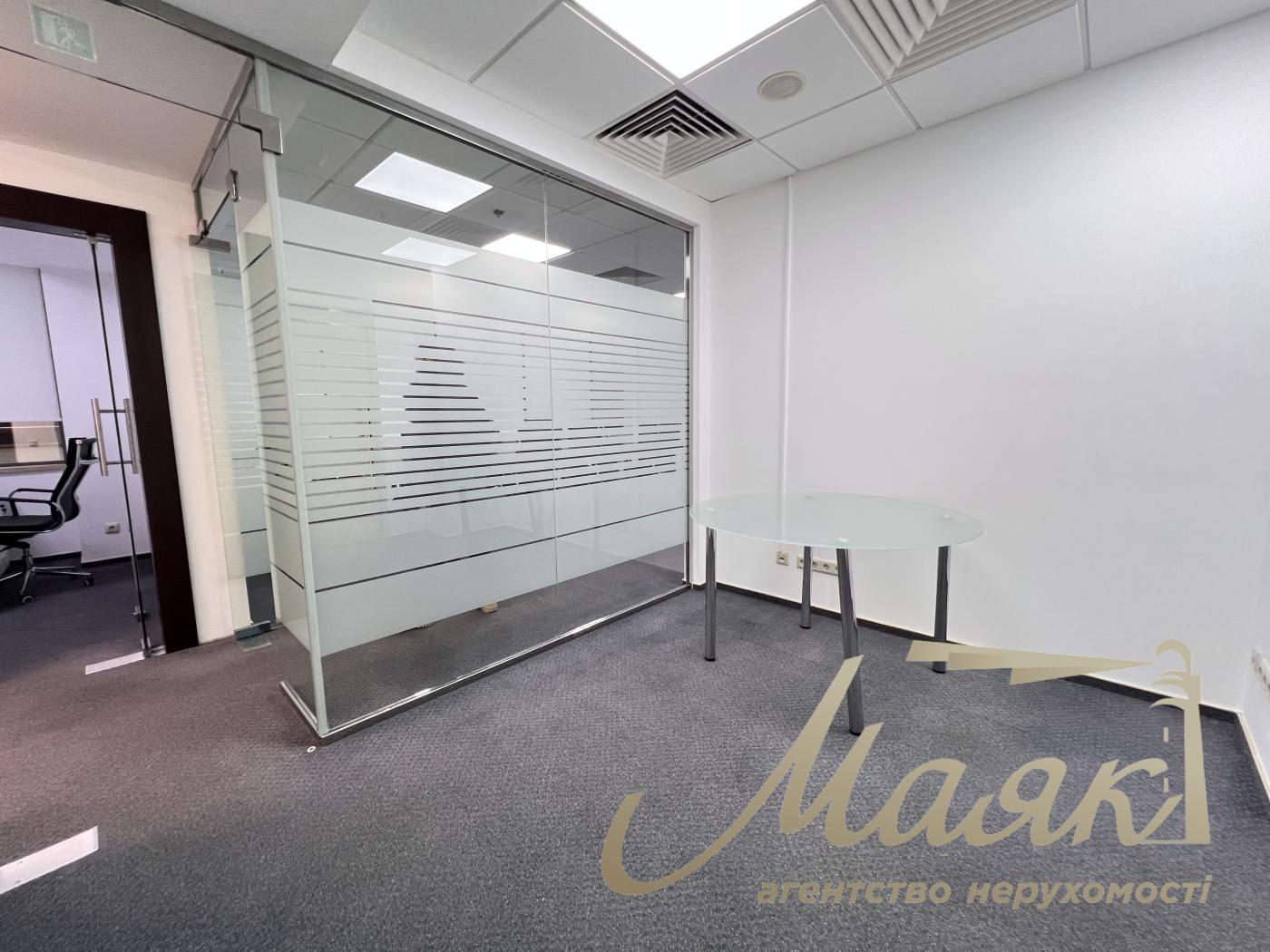 Оренда офісу 77 кв.м в БЦ Леонардо по вул. Богдана Хмельницького 52/17