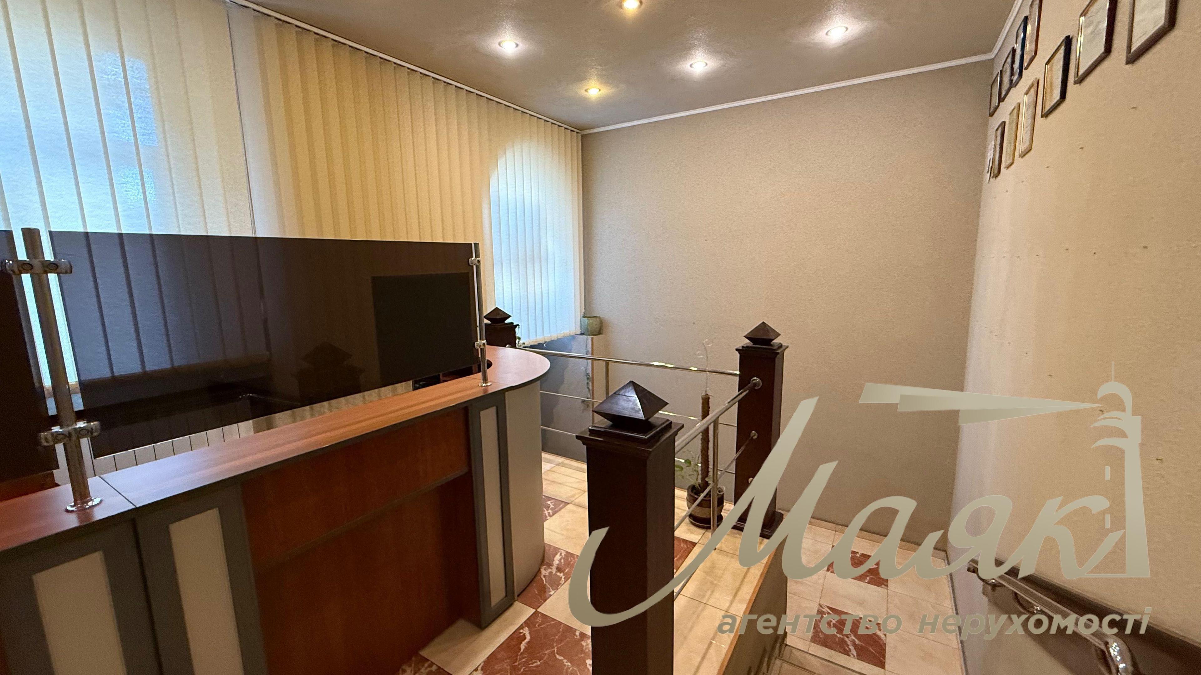 Продаж комерційного приміщення, 213 м2 , вул. Ділова