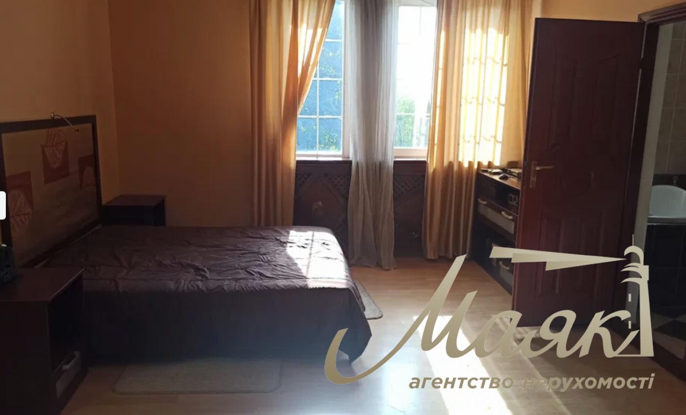 Sale of house (430m2) with swimming pool s.Lesniki