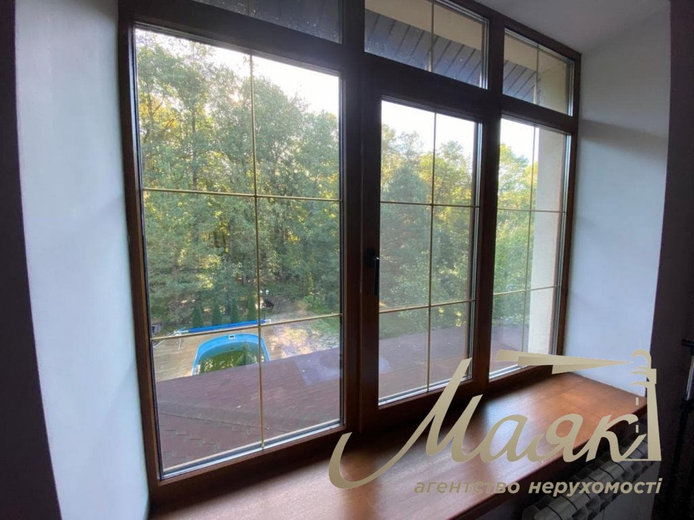 Оренда 3-поверхового будинку (250 м²) у Лесниках