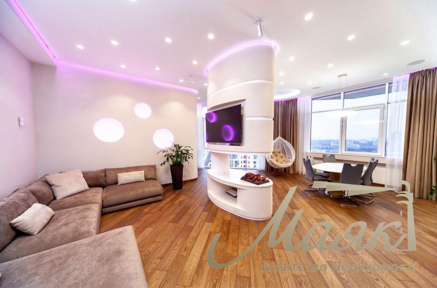 Sale of 4-room apartment, residential complex Solnechnaya Brama, Goloseevsky district!