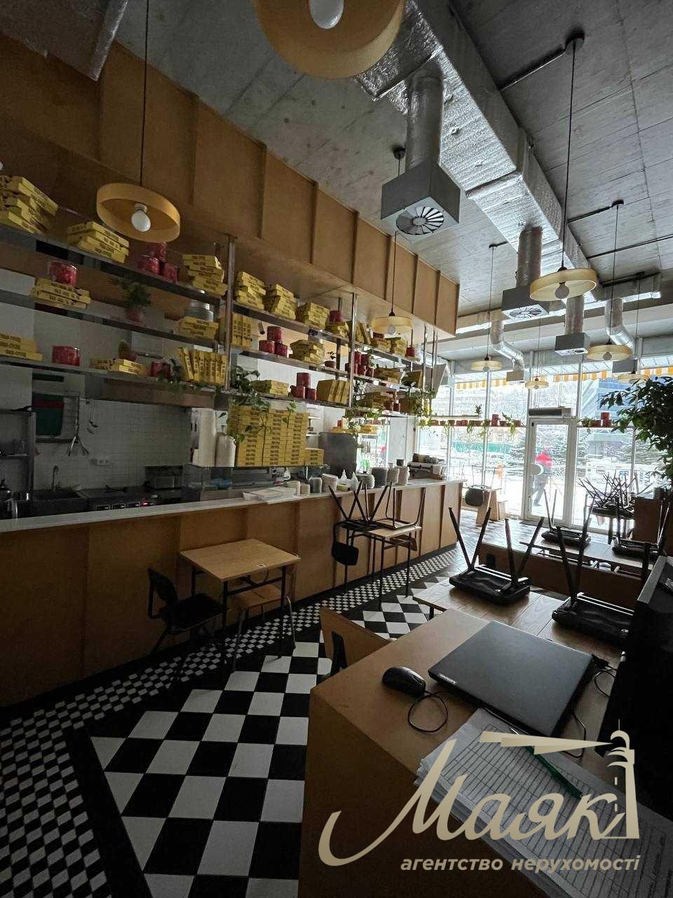 Оренда фасадного приміщення 73,7 м2 з терасою в ЖК Французький Квартал