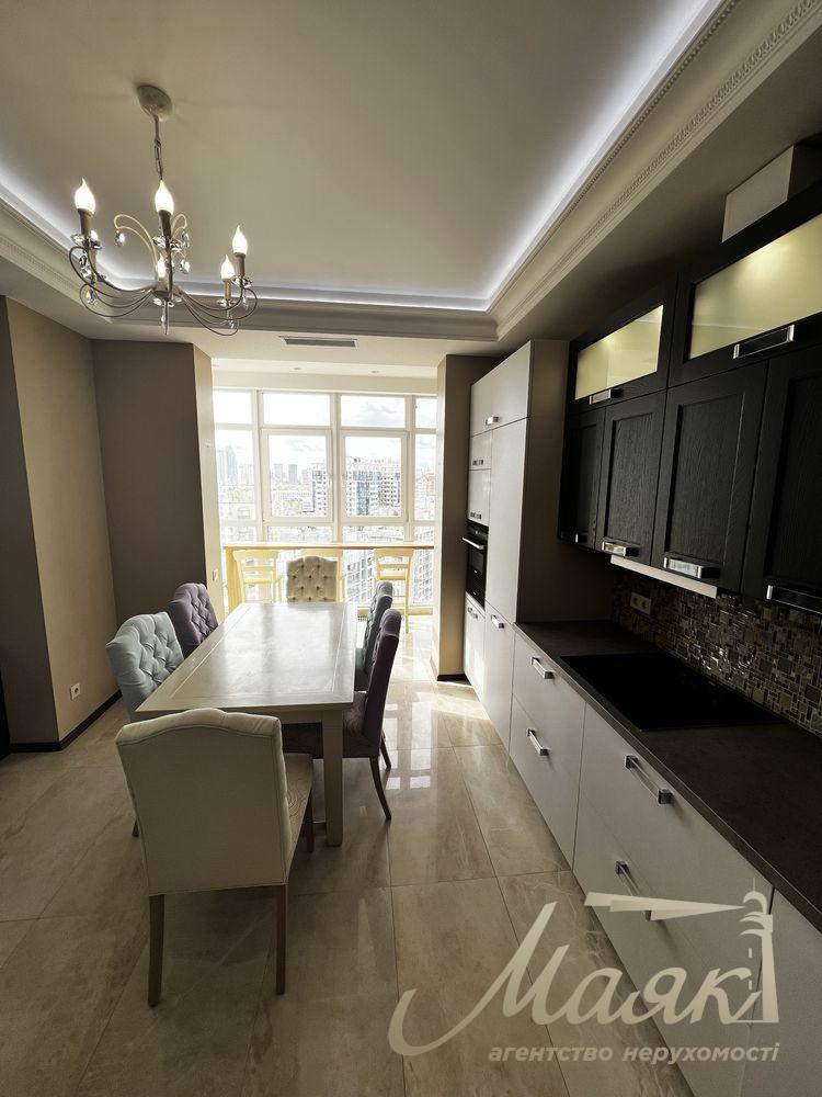 For sale 3-k apartment 120m2 in LCD "Novopecherskie Lipki" str. Andriy Verkhoglyada, 7, Pechersky district, Center.