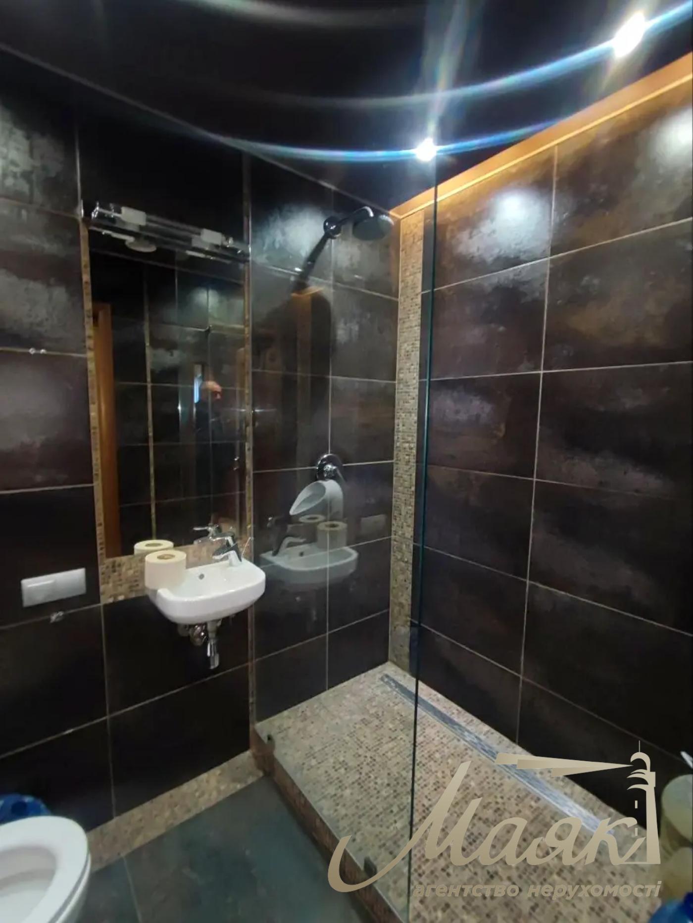 Оренда офісу 208 м2 у БЦ Сапфір, Хрестовий провулок 2, Печерський район.