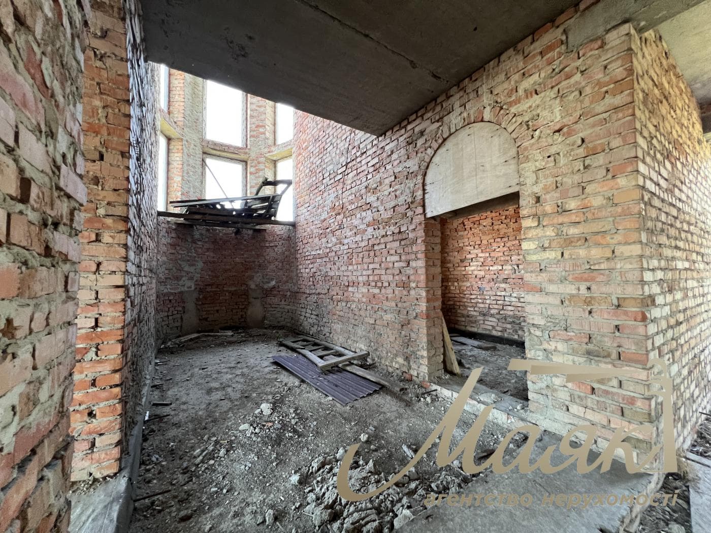 Продажа 2х этажного дома 220м2 в с. Кременище, ул. Грушевского, Киево-Святошинский район, Киевская область.
