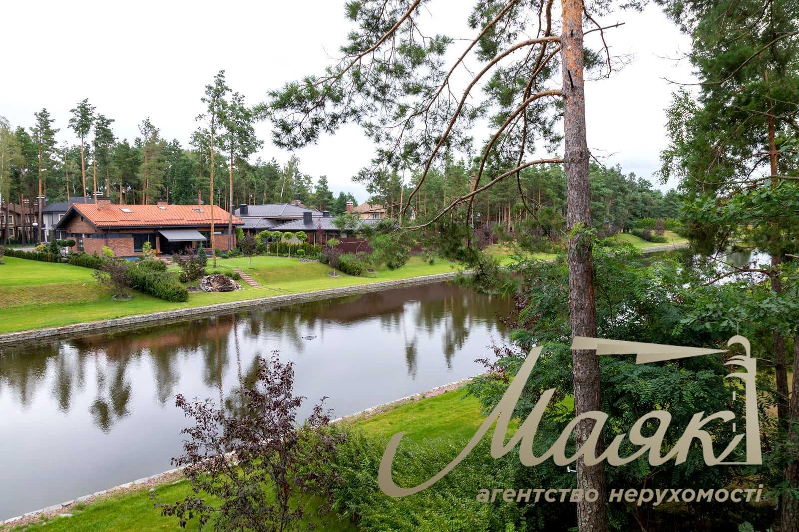 Продаж будинку площею 330 м² у житловому комплексі Riviera Village, с. Лебедівка, Вишгородський район, Київська область.