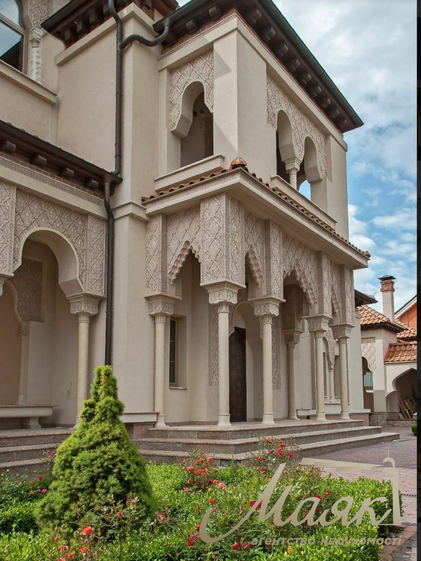 Продажа усадьбы 800м2 ул. Черногорская, Печерск