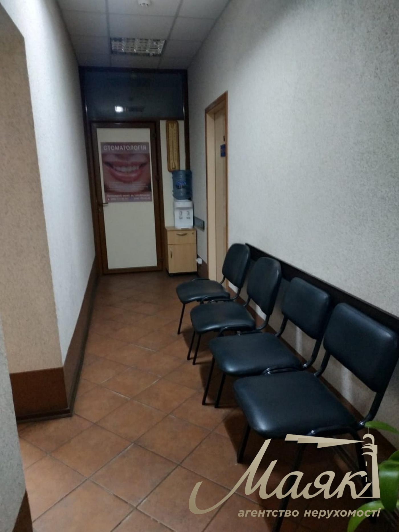 Оренда фасадного приміщення 134 м2 у Печерському районі, вул.Кіквідзе (Бойчука) 18А