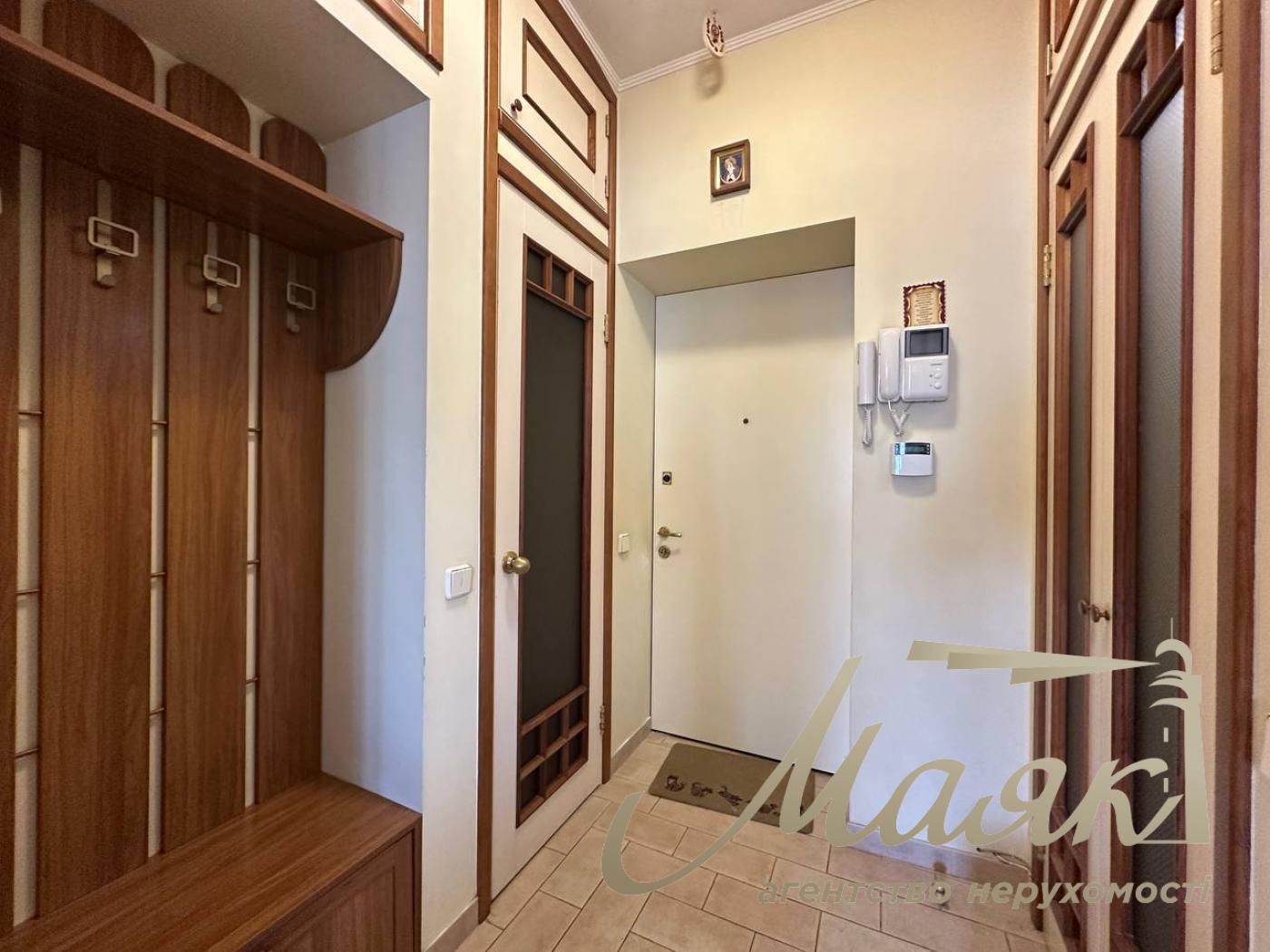 Оренда дворівневої квартири по вул.Верхогляда/Драгомирова 4, Печерський район.