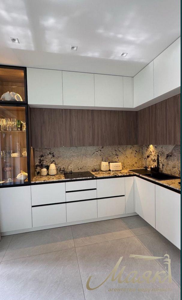 Оренда нового сучасного будинку 230 м² Котеджне містечко "Нова Ходосівка", Київська область, у лісі.