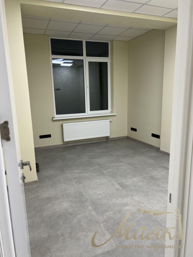 Office for rent 73m2 in Residential Complex Henesi House Podol