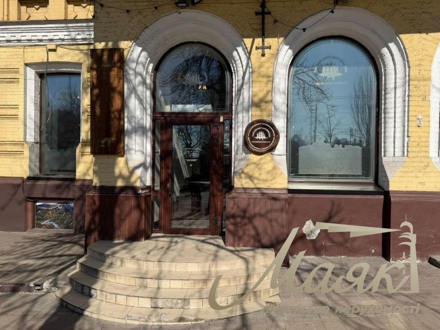 Оренда фасадного приміщення 250 м.кв. бул. Тараса Шевченка, Центр