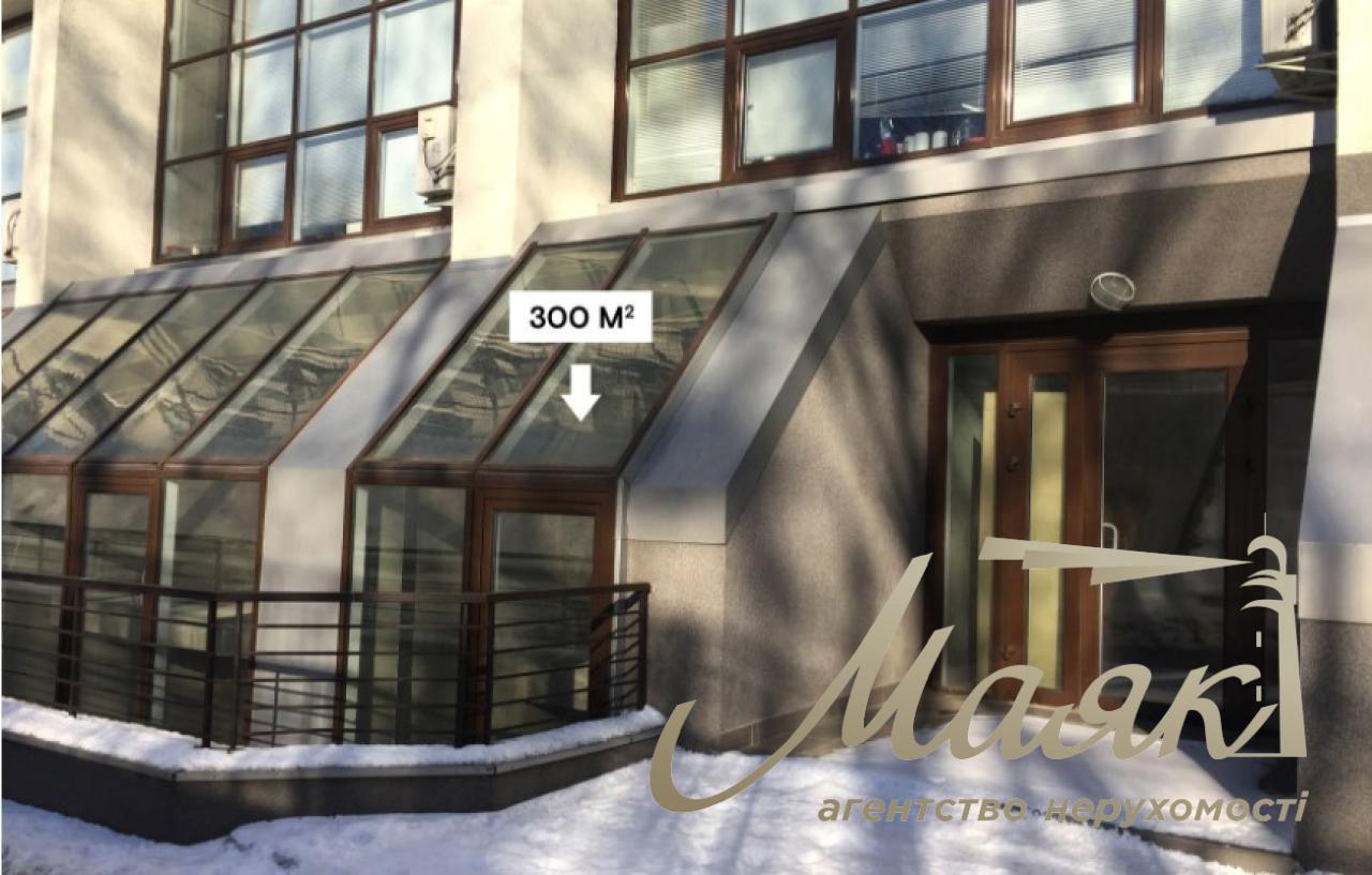 Продажа фасадного помещения 300м2 метро Печерская