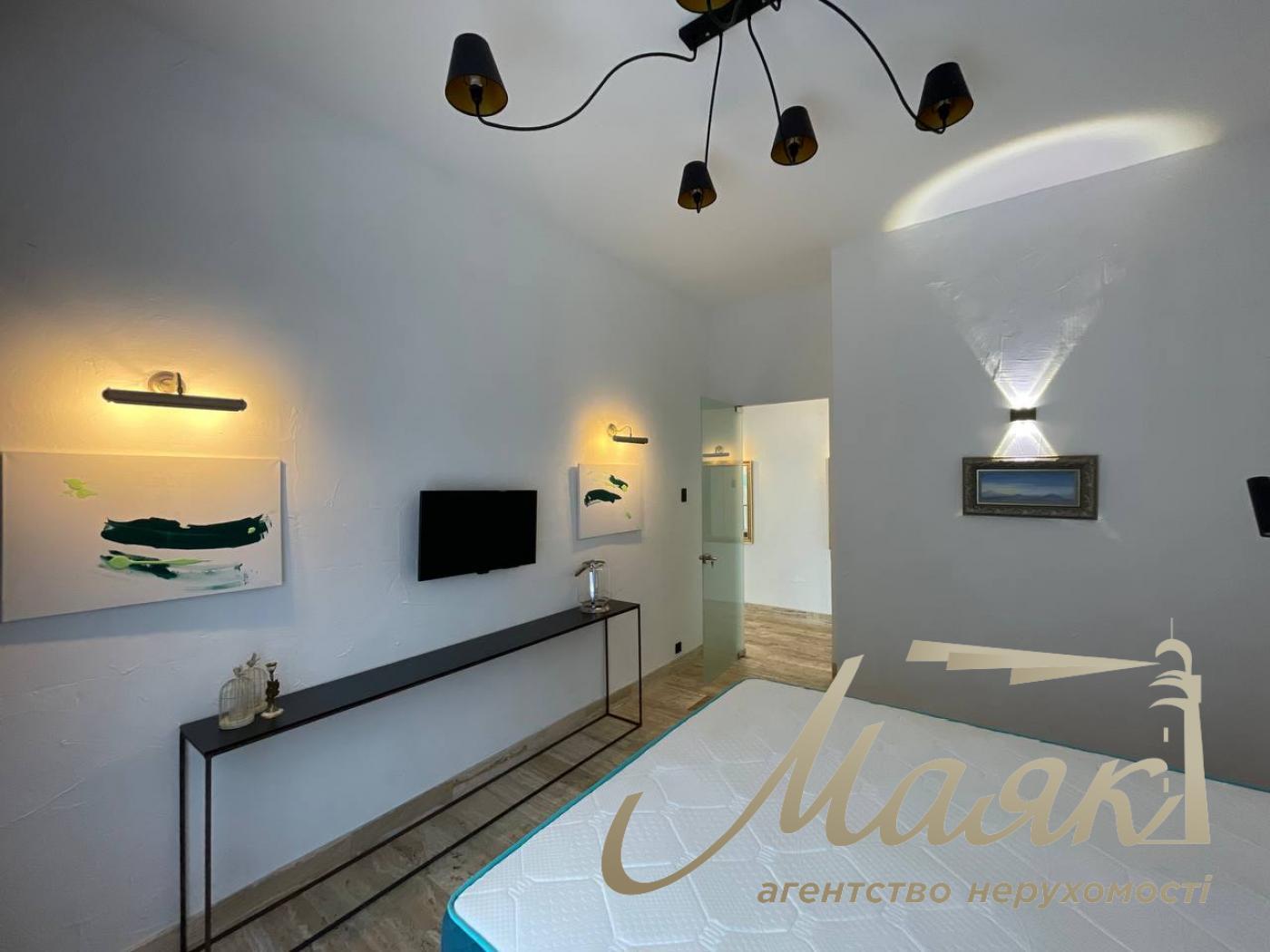 Оренда будинку Лісники- 200 м2 у котеджному містечку Хутір Ясний, з виходом на озеро, 10 соток