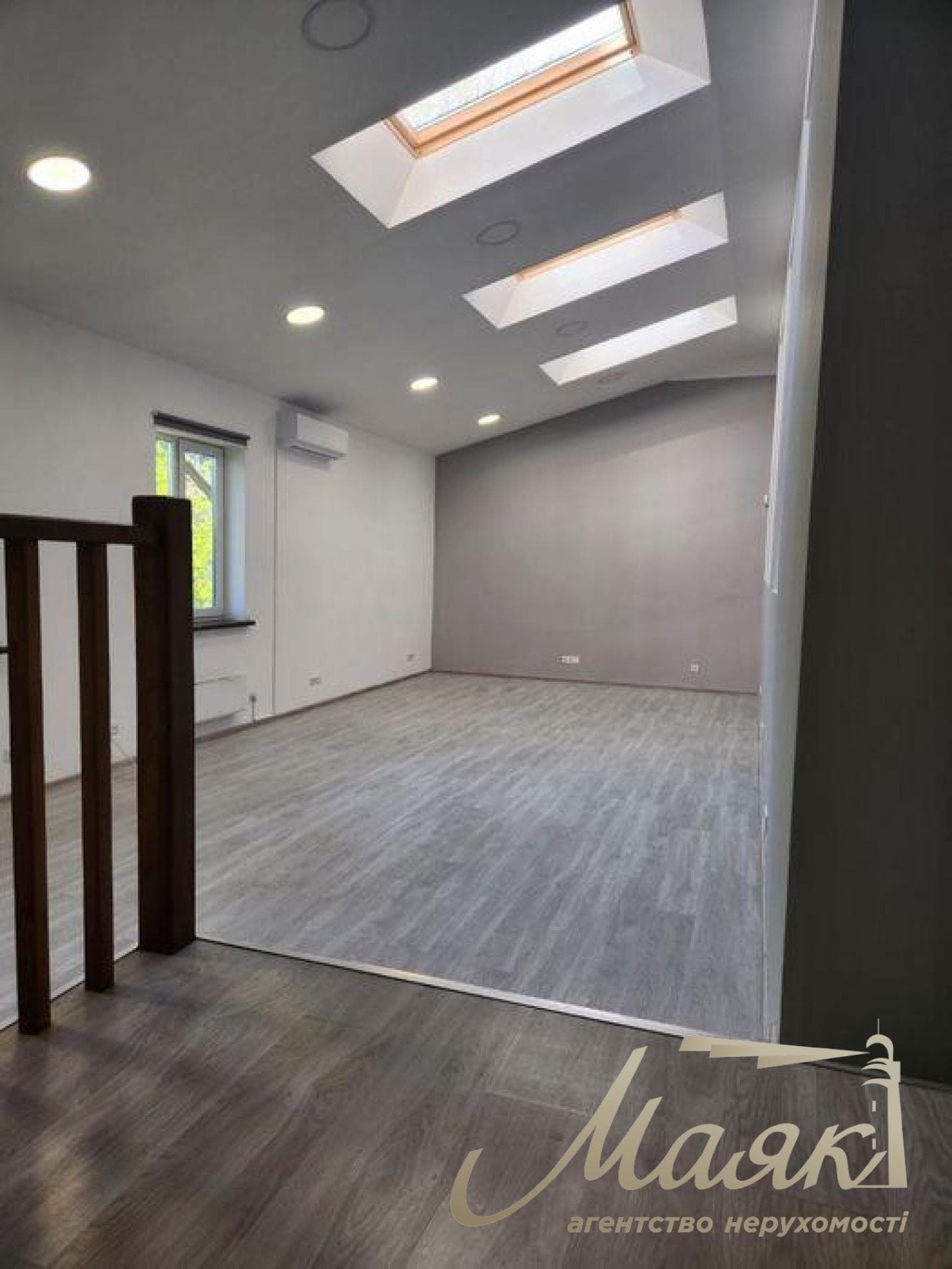 Оренда окремої будівлі площею 620 м², вул. Редутна, Царське Село