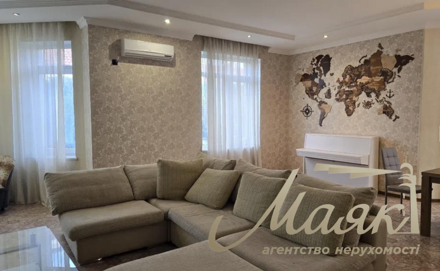 Rent a house 300m2 in the village of Kozin, ulitsa Nova,70