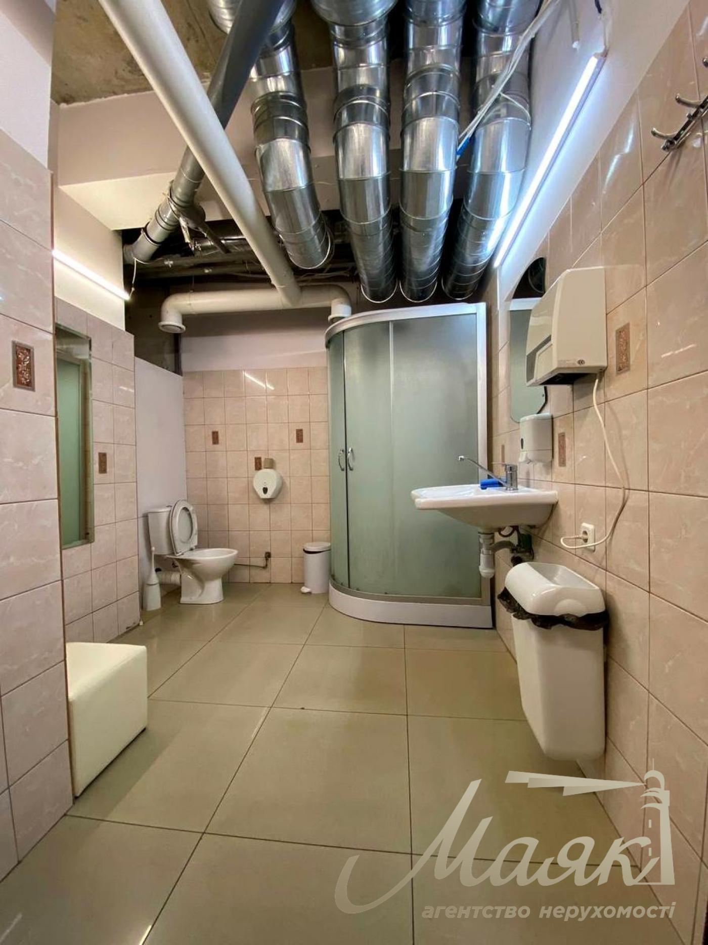Rent office 187 m² in the center of Kiev, Secheviye Streltsov str. 50