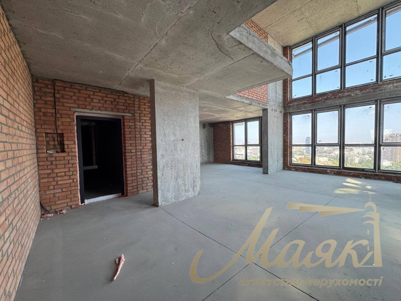 Продаж 4-кімнатної квартири площею 191 м², пентхаус, ЖК «Максима»