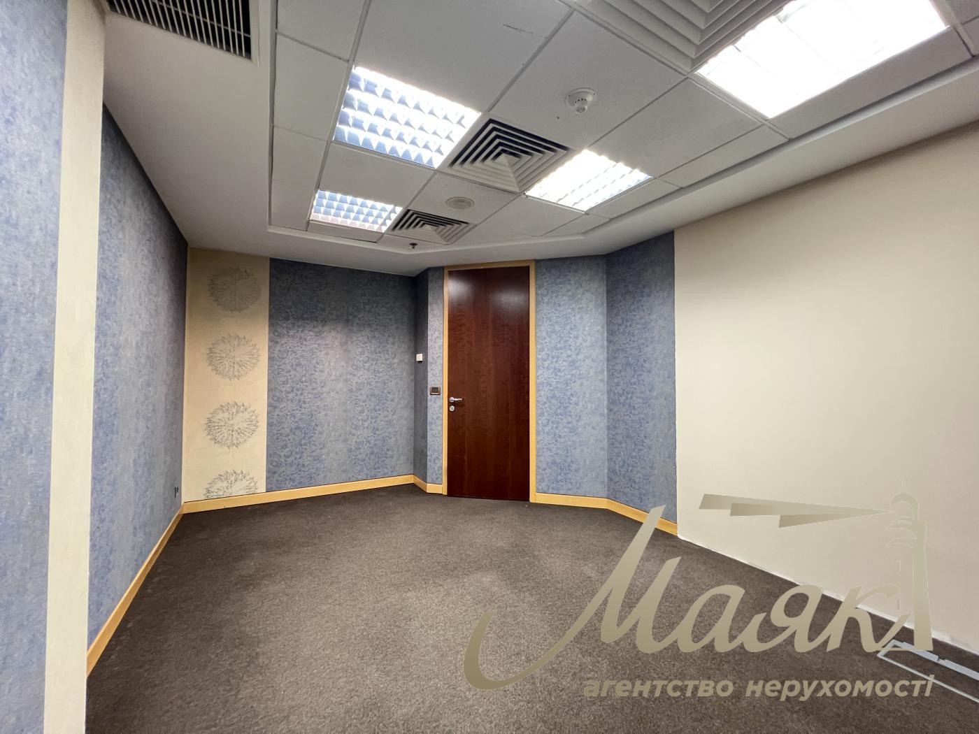 Оренда офісу 77 кв.м в БЦ Леонардо по вул. Богдана Хмельницького 52/17