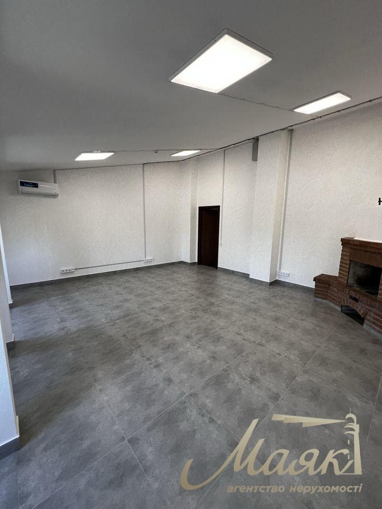 316 m² commercial space for rent in Podil; includes a GENERATOR