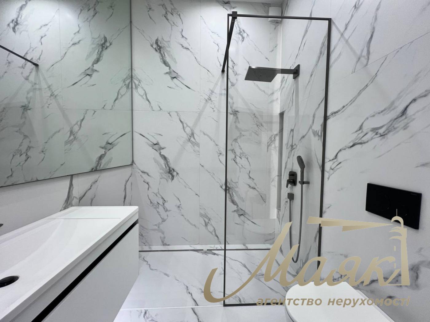 Modern one-storey house with swimming pool in Kozyń