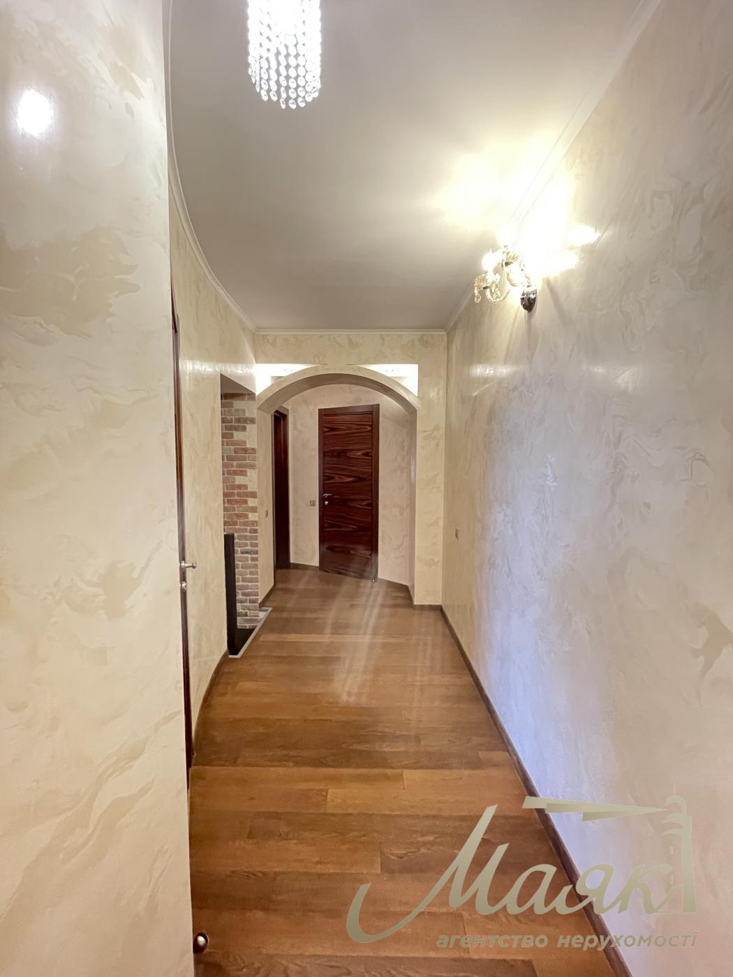 Продаж дворівневої 4к квартири вул. Котельникова, Святошино