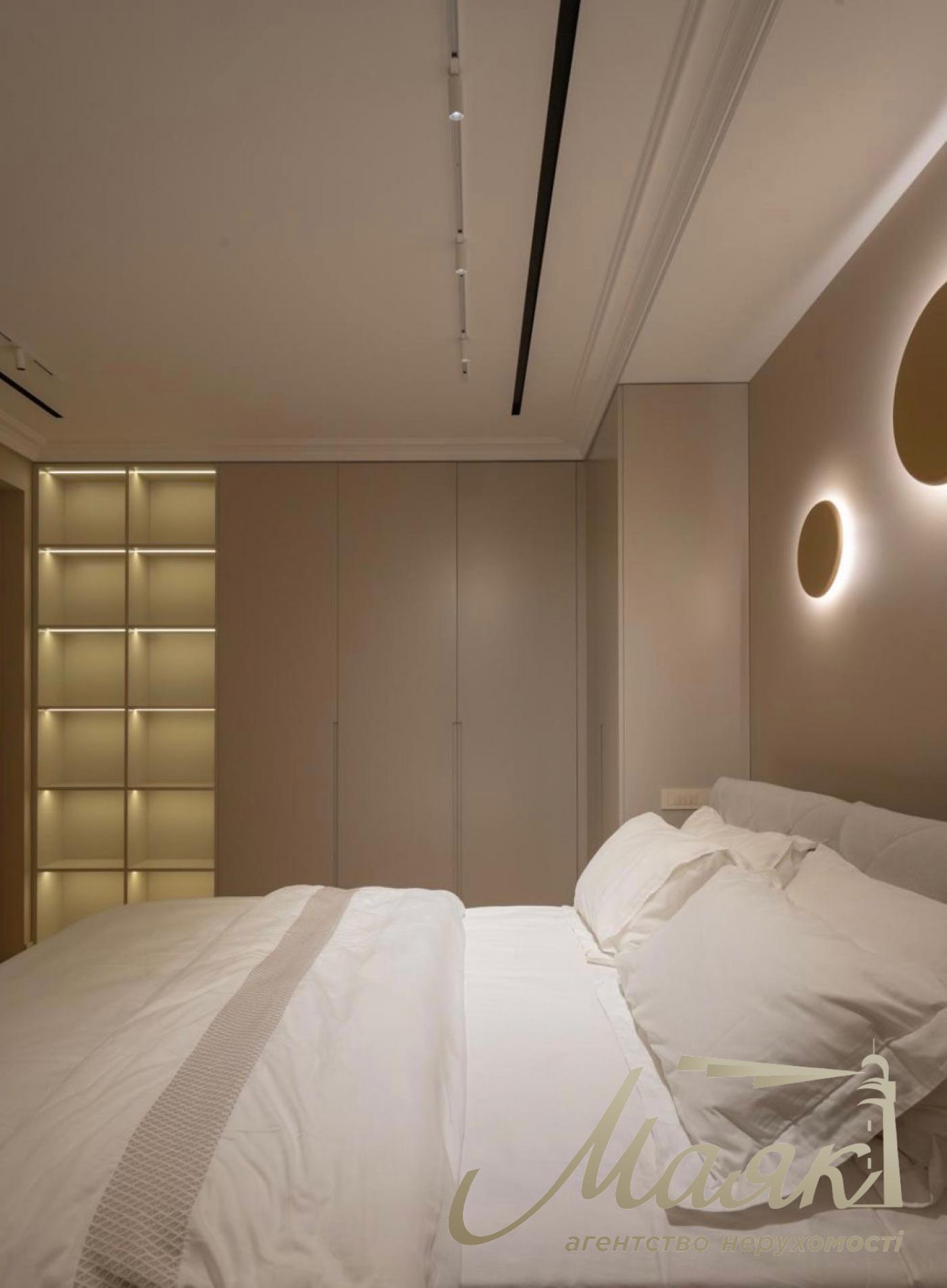 Продаж квартири в ЖК Да Вінчі, вул. Олеся Гончара 35, історичний центр Києва