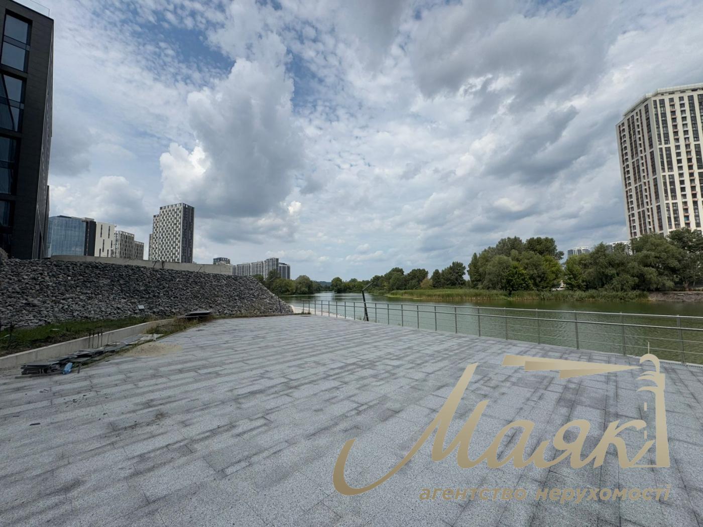 Rent a facade of 700m2 for a restaurant, Bridge, Slavutich