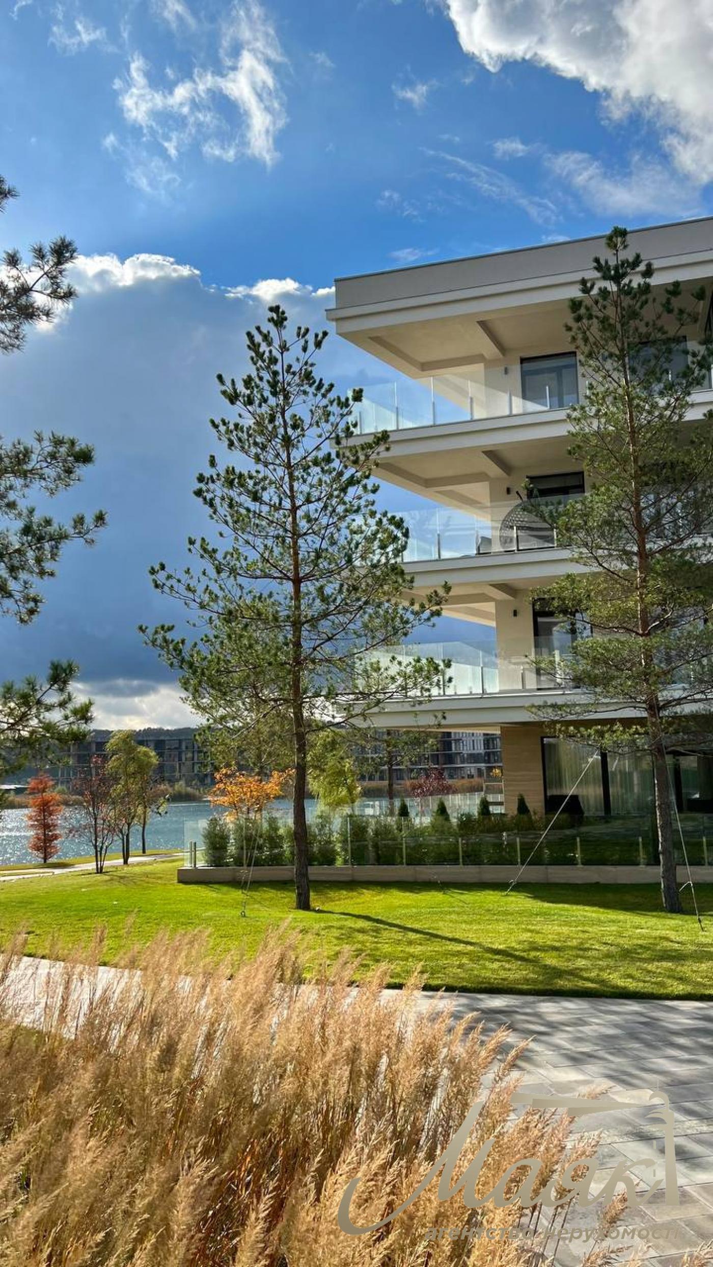 Sale of a 3-room apartment with a view in the Park Lake City residential complex, Podgortsy, Novoobukhovskoye direction.