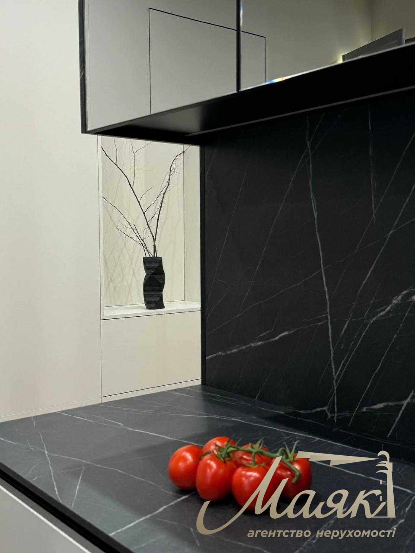 Продаж 2-кімнатної квартири з ремонтом у ЖК "Новопечерські Липки", вул. Драгомирова, 19Б