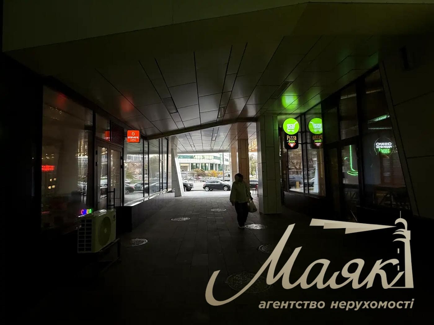 Manhattan Condominium | Commercial Space, 104 m² | $350,000