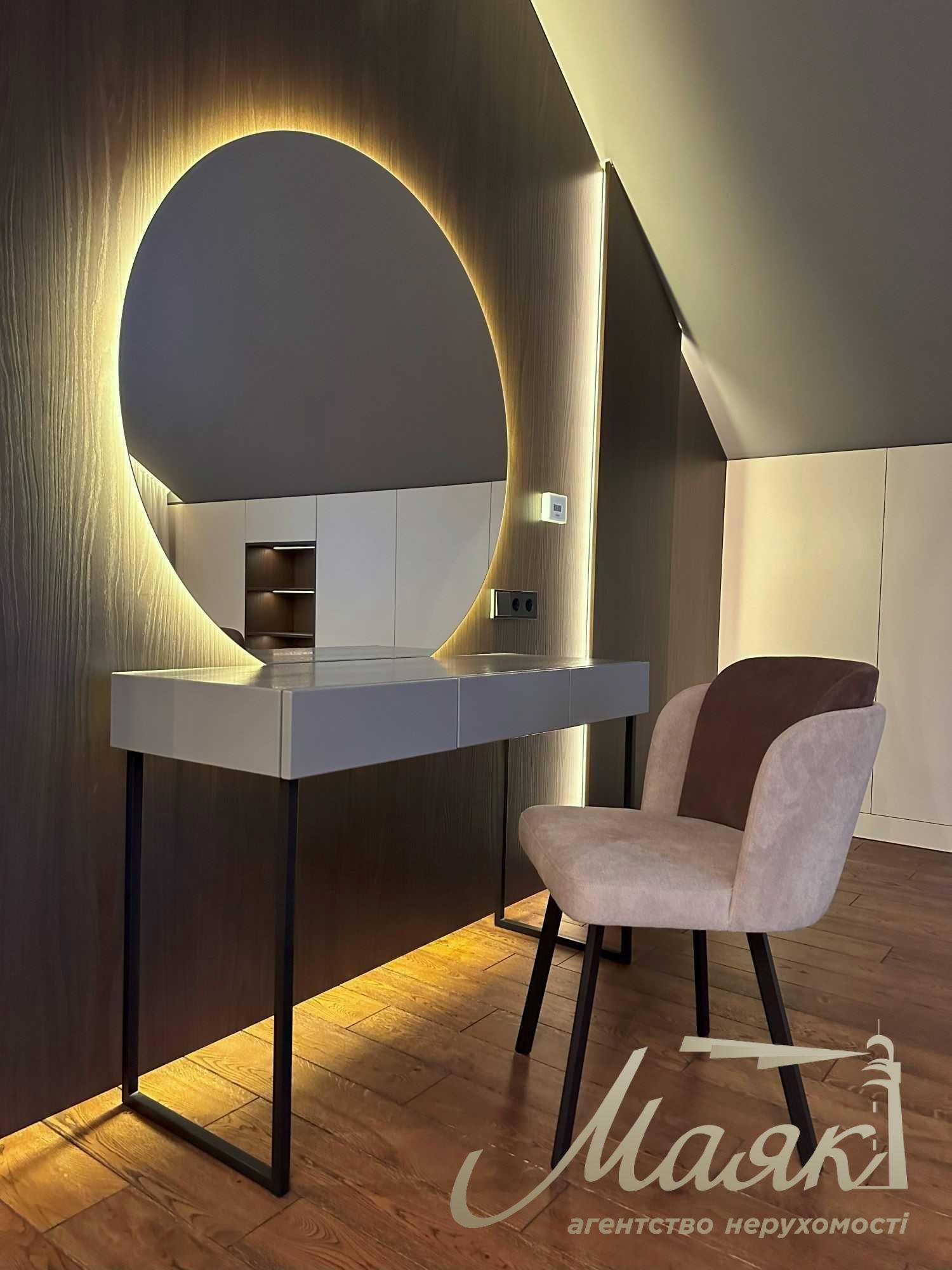 House for sale with designer renovation 356m2 in Ivankovichi