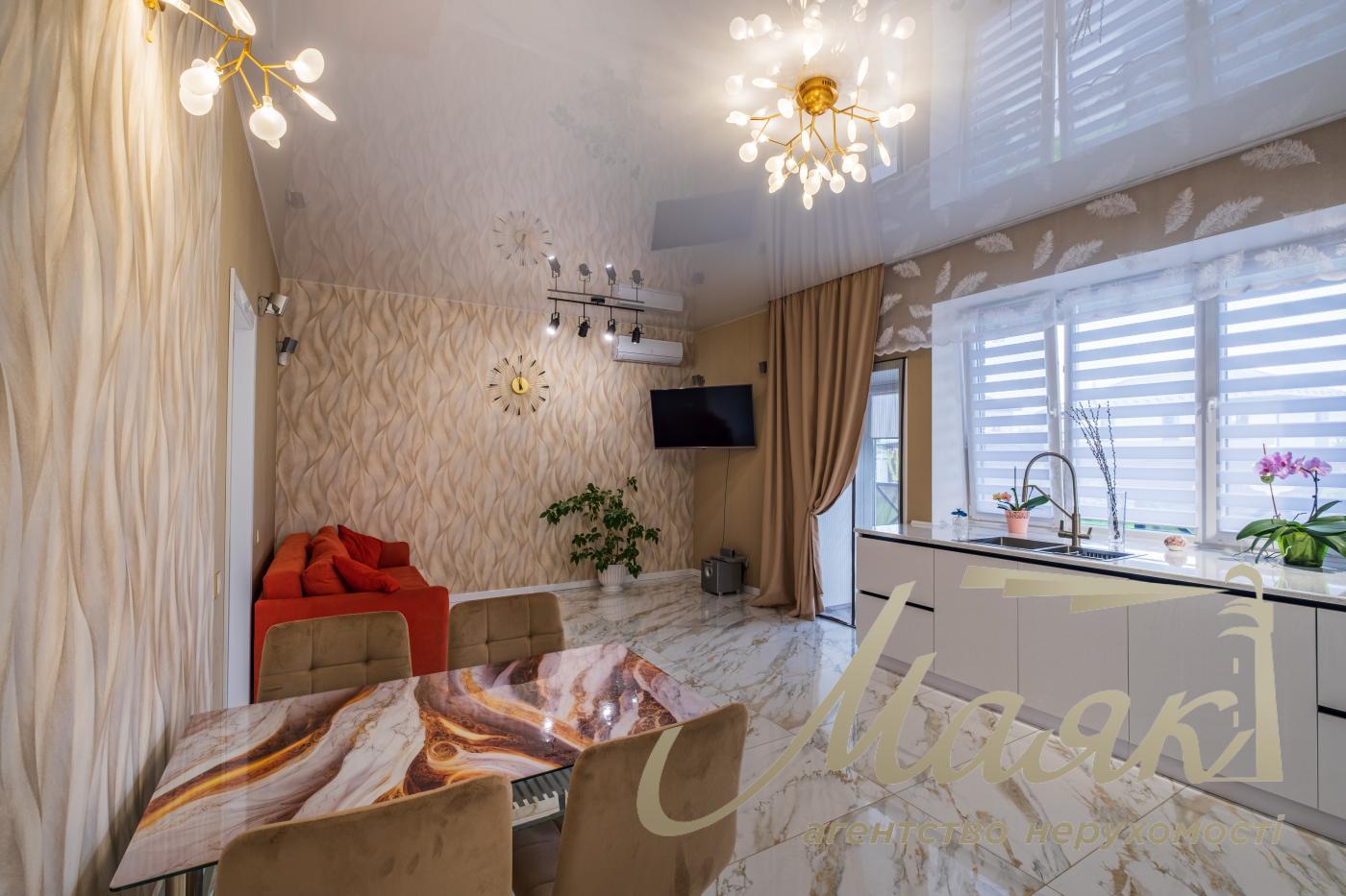 Продажа одноэтажного дома 182.6 м2 в с. Погребы, ул. Пасиченка, Киевская обл, Броварский р-н.