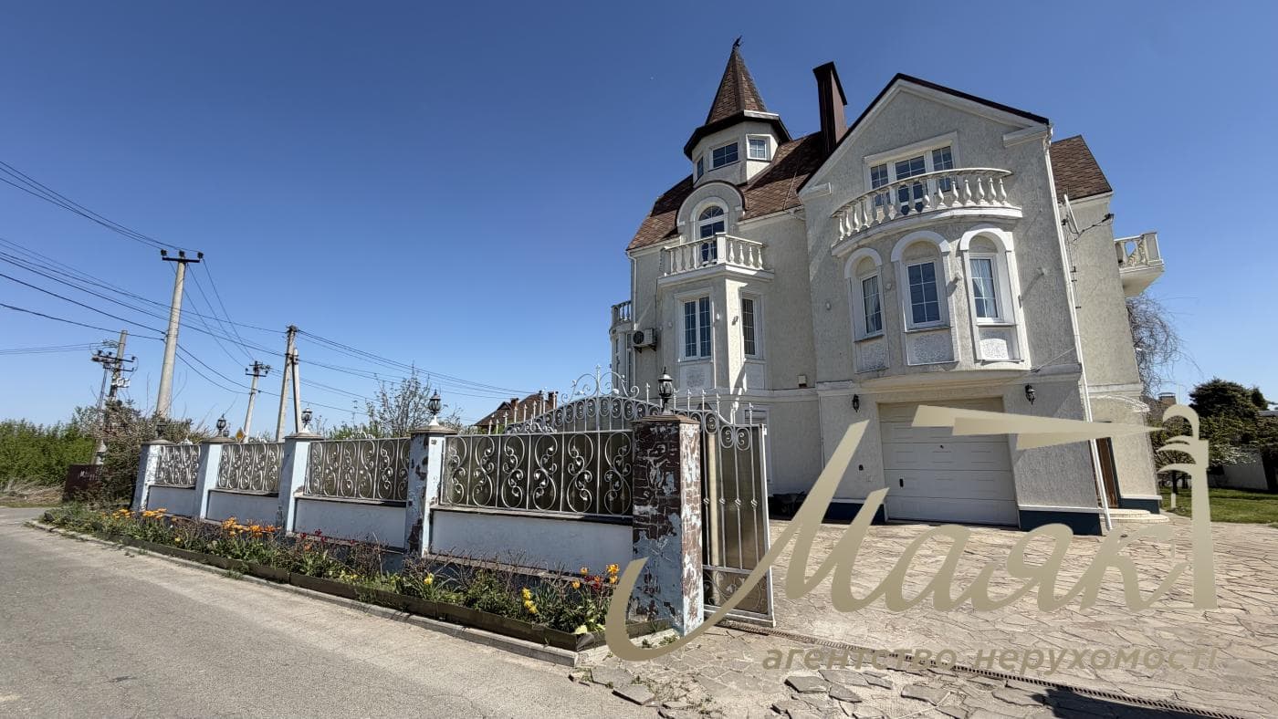Продаж преміального 3х-поверхового будинку 350 м² у Гореничі, Бучанський район, Київська область