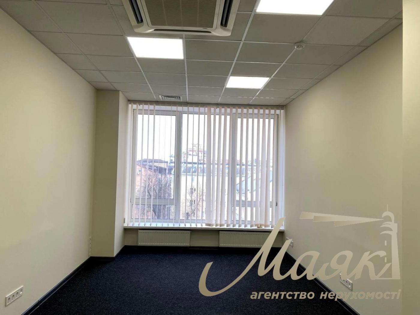 Rent office 187 m² in the center of Kiev, Secheviye Streltsov str. 50