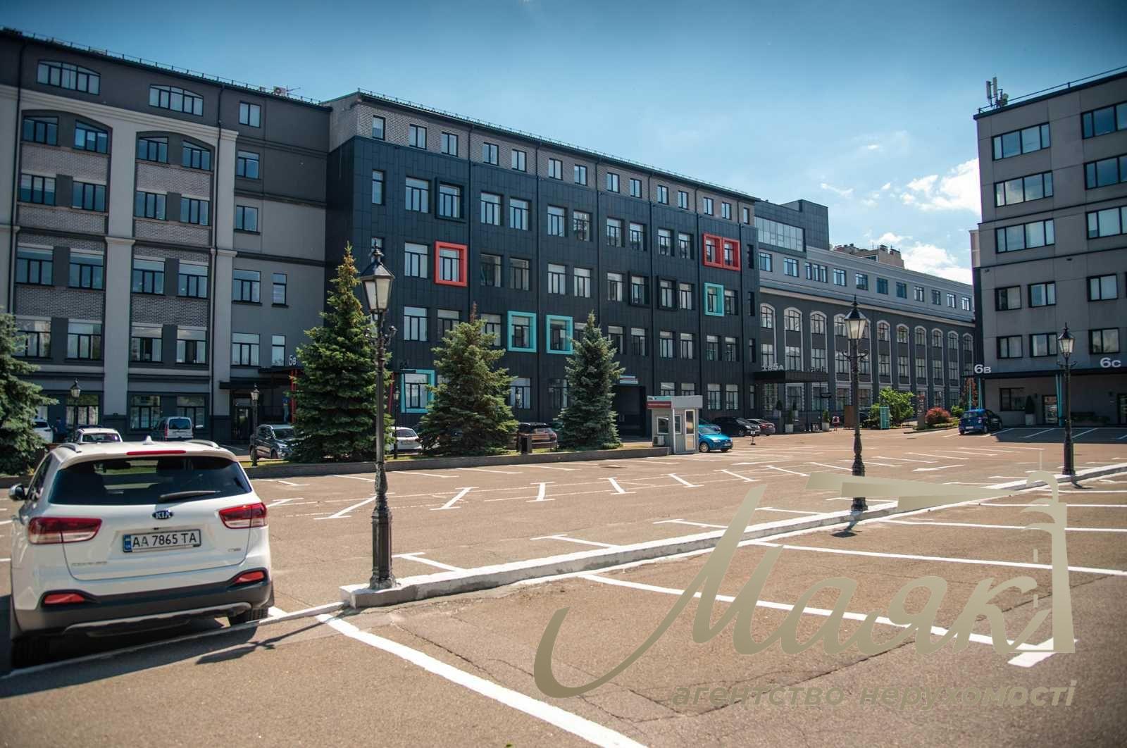 Office for rent 268 m2 in Business City business center