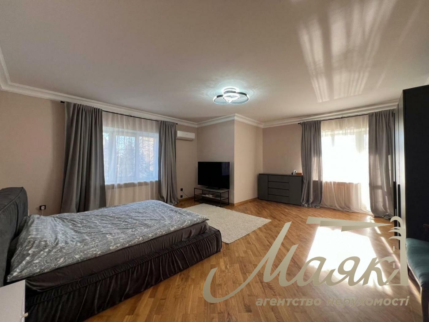 Продаж будинку в Золотих Воротах з виходом на річку. с. Козин