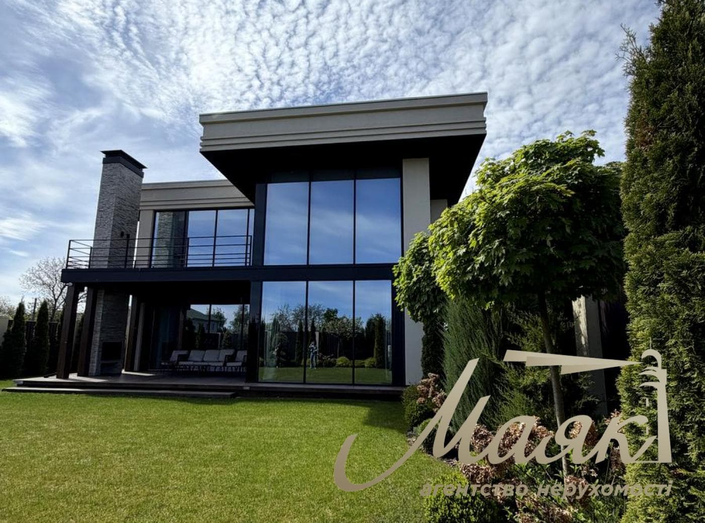 Продаж сучасного дизайнерського будинку 390 м² у с. Гатне Київська область, преміальний рівень