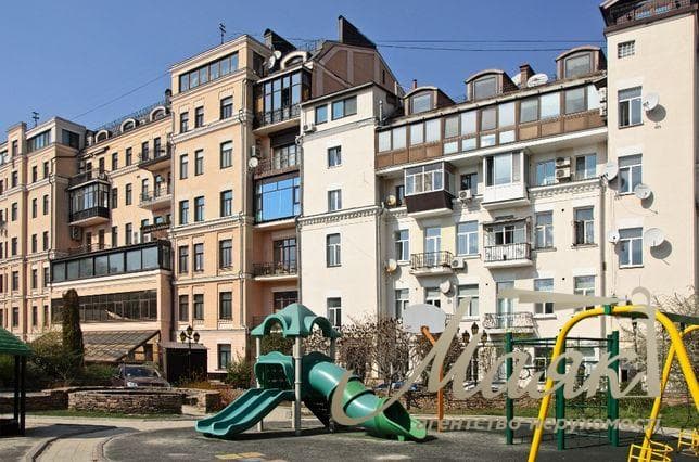 For sale 4-room apartment, Sofiyskaya Square