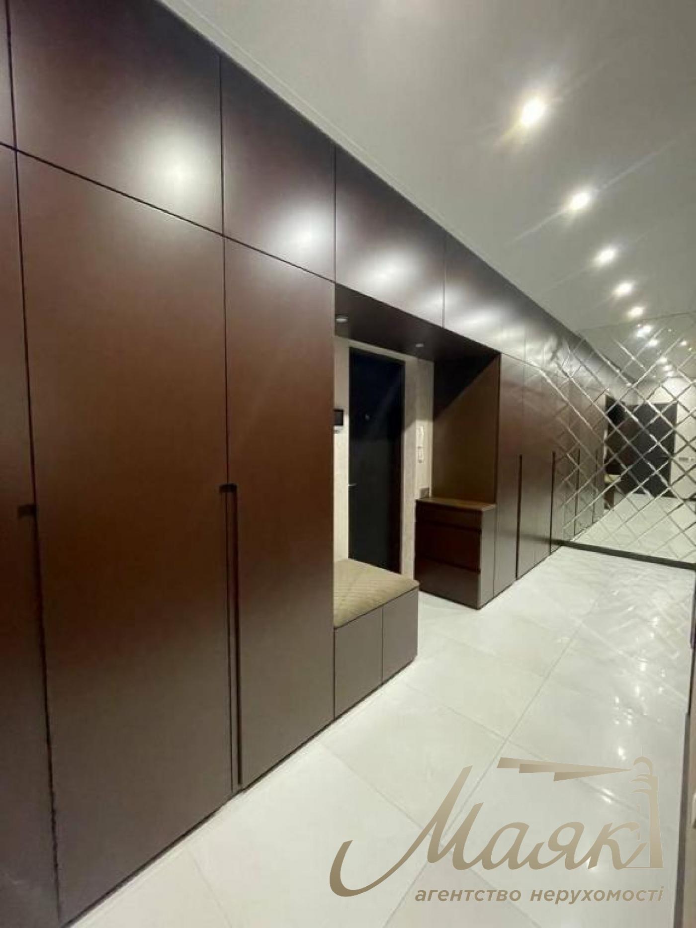 Sale of 2-room apartment 60m2 in residential complex Parkland, Yunosheskaya st. 17, Goloseevsky district, Kyiv.