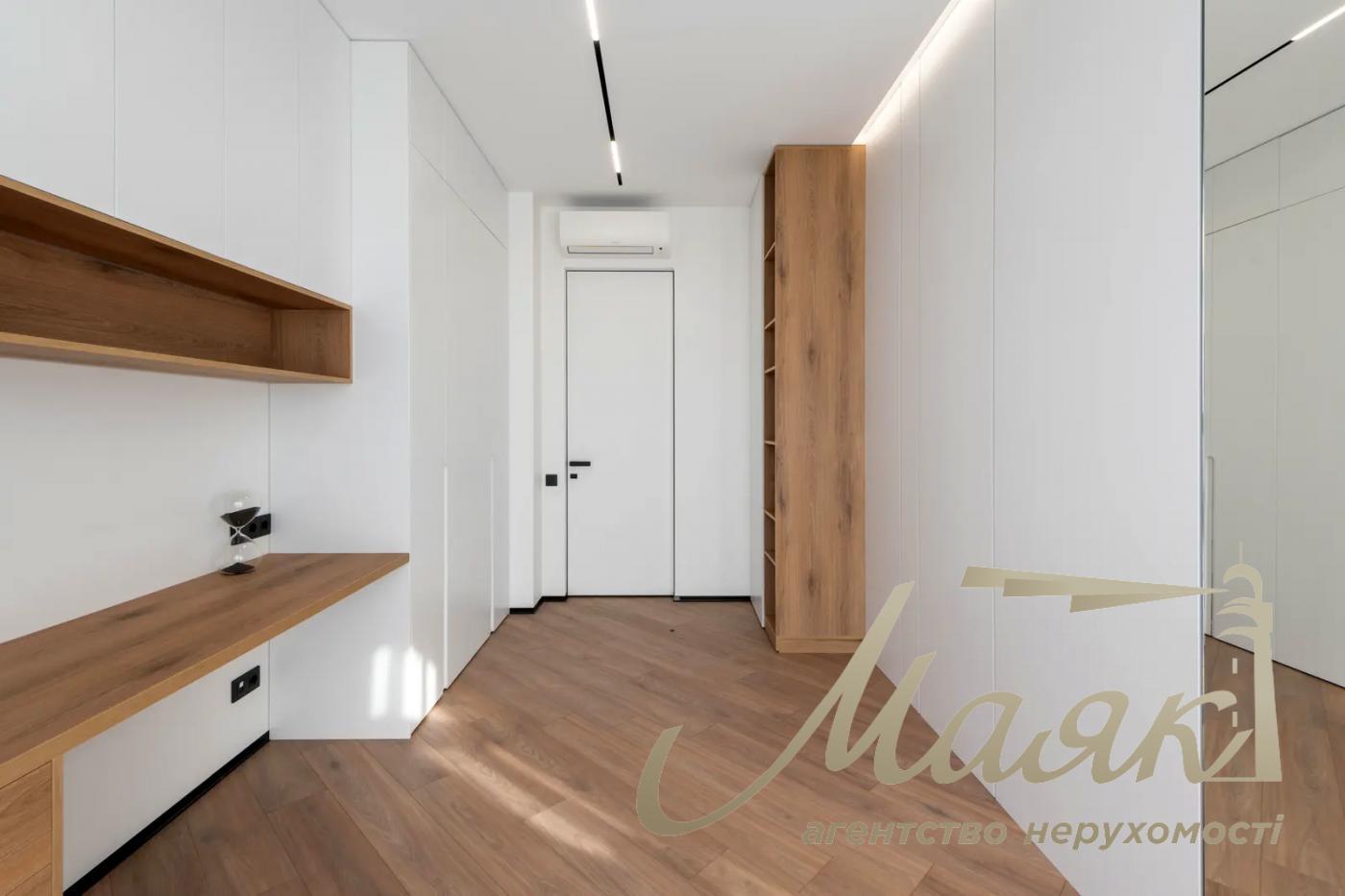 Продаж 3-х кімнатної квартири в ЖК Солом'янський вул. Університетська вул., 17-А