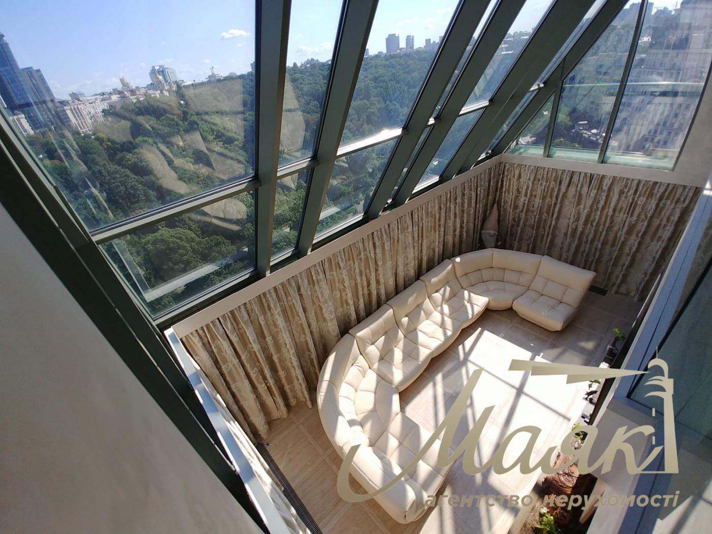Penthouse for sale, Nazarovskaya St., Center