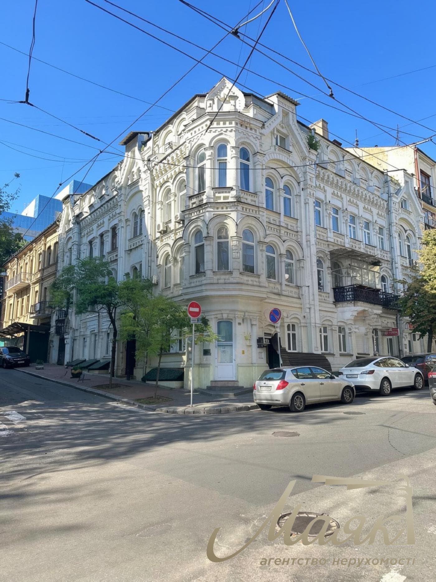 Оренда фасадного приміщення 208 м.кв. Шевченківський р-н