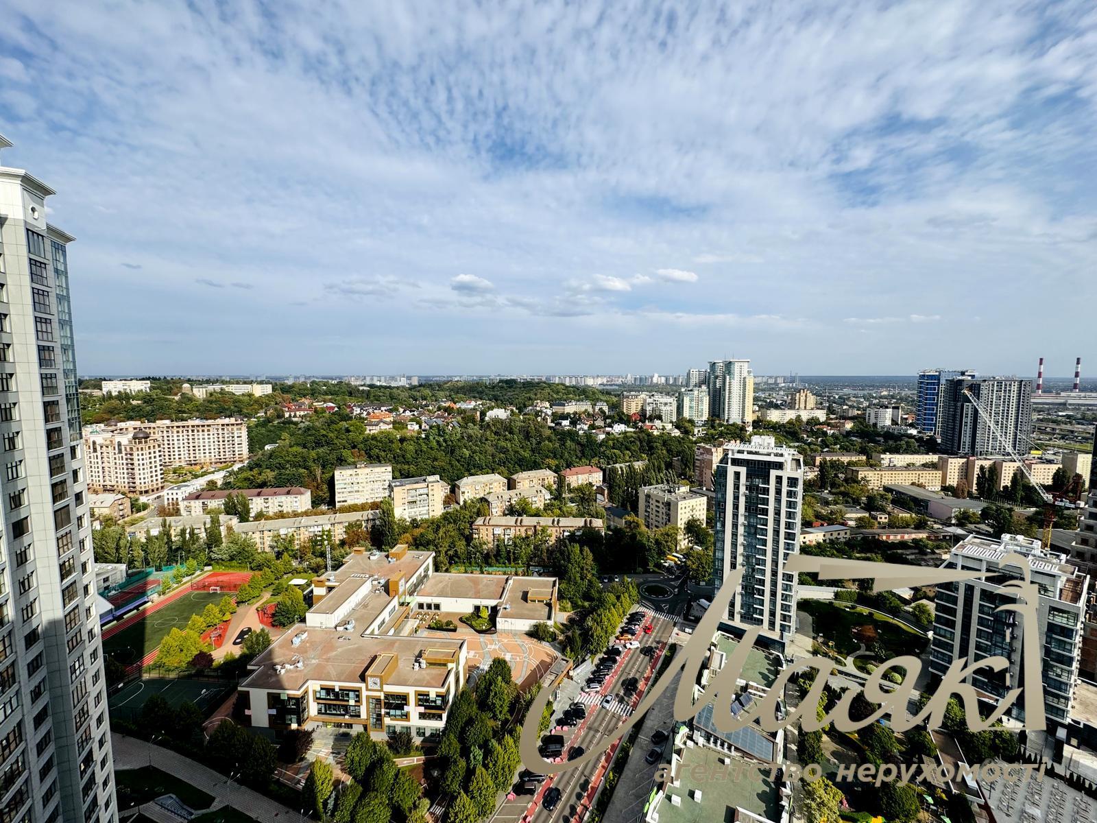 Rent 3-bedroom apartment LCD Novopecherskie Lipki, Verkhoglyada street (Dragomirov)