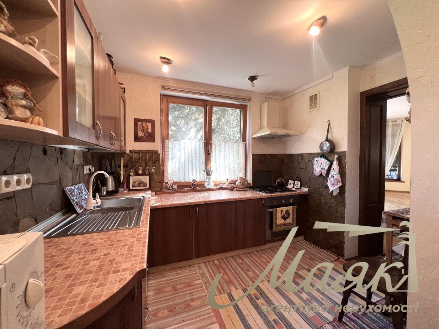 Продаж 3-х поверхового будинку 380м2, Крушинка
