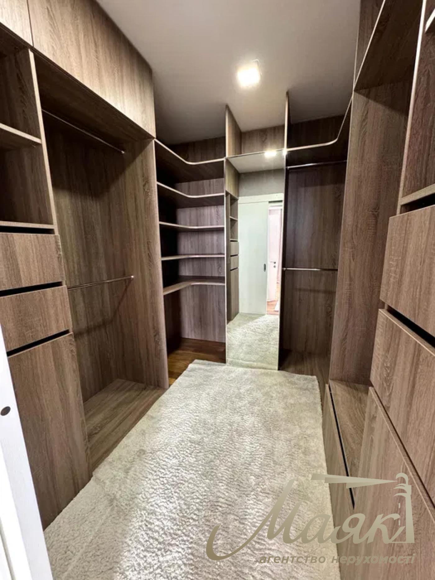 Продаж 4к квартири ЖК Молодіжний Квартал, вул. Чавдар, Осокорки