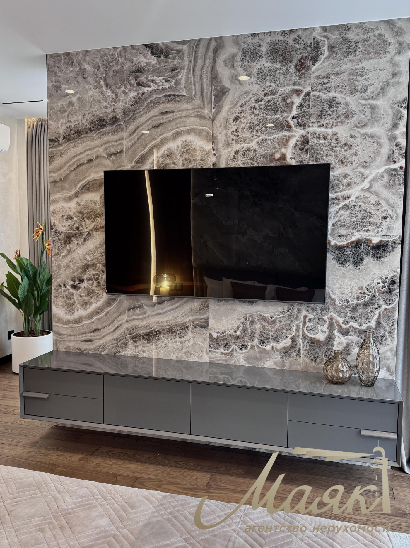 Продаж квартири 120m2 в ЖК Французький квартал 2, вул. Джона Маккейна 3а, Центр, Київ